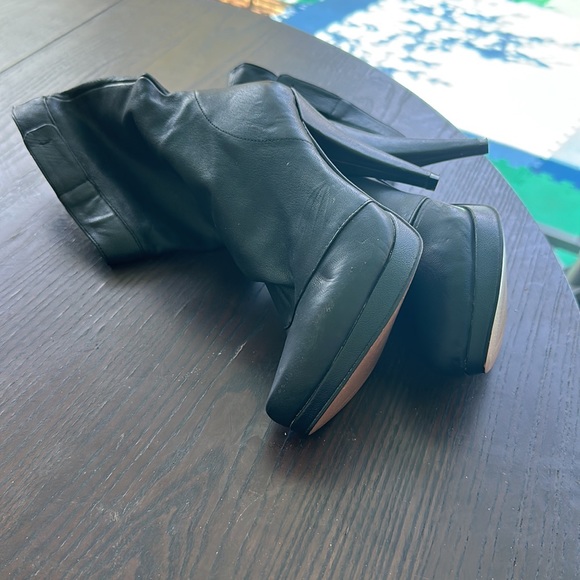 Boots - Picture 4 of 4